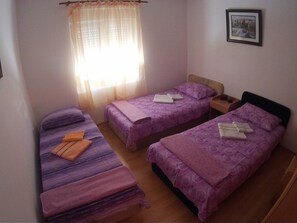 2 chambres, fer et planche à repasser, Wi-Fi gratuit, draps fournis