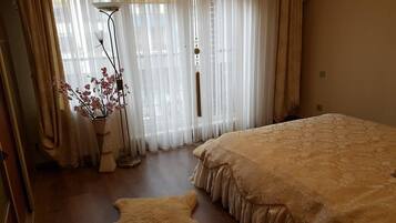 1 bedroom, desk, iron/ironing board, free WiFi