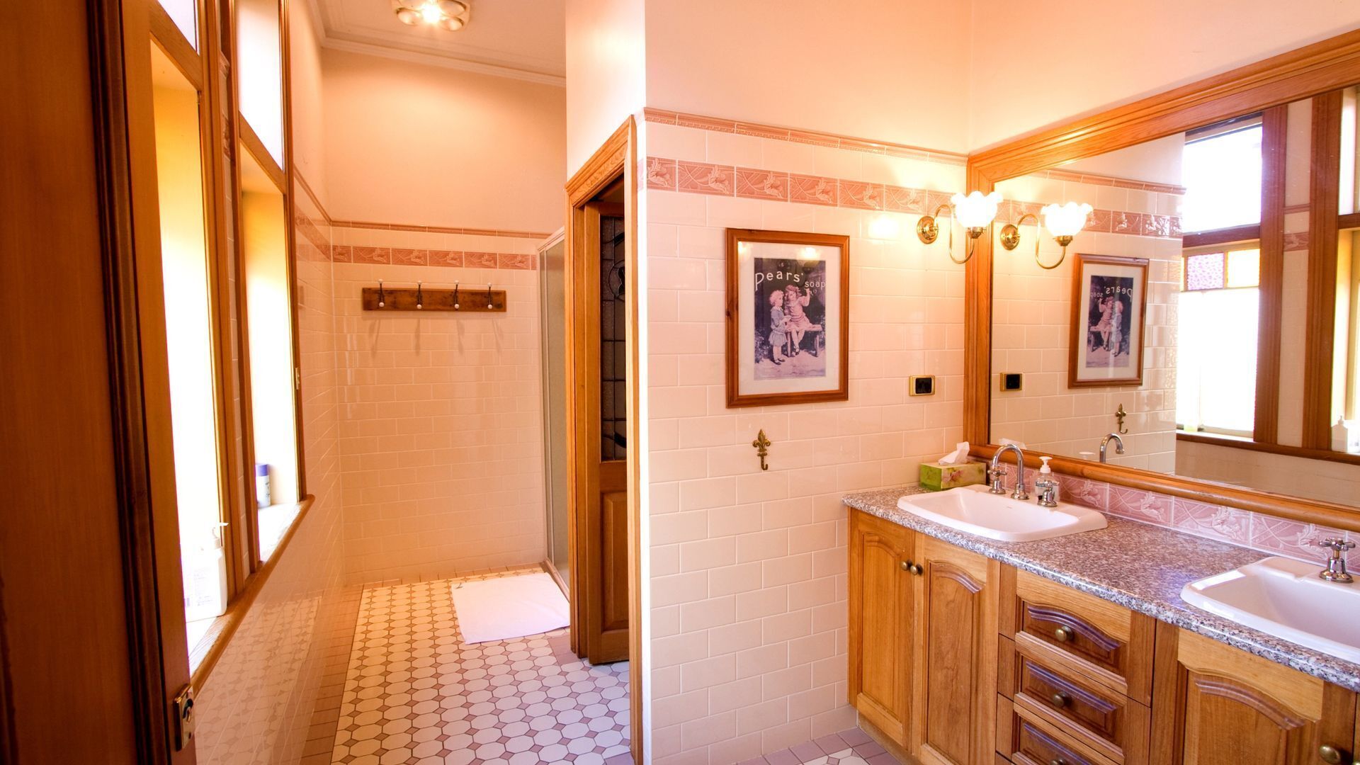 Two Rooms in Historic Ranelagh House on acres, 2 km to CBD  