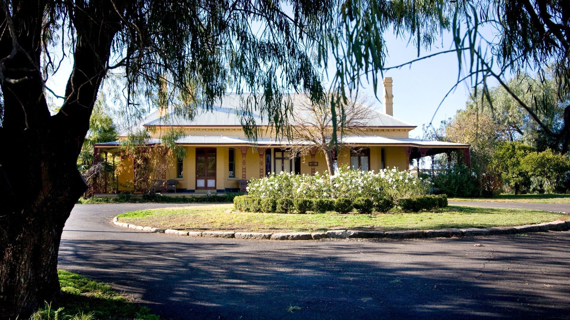 Two Rooms in Historic Ranelagh House on acres, 2 km to CBD  