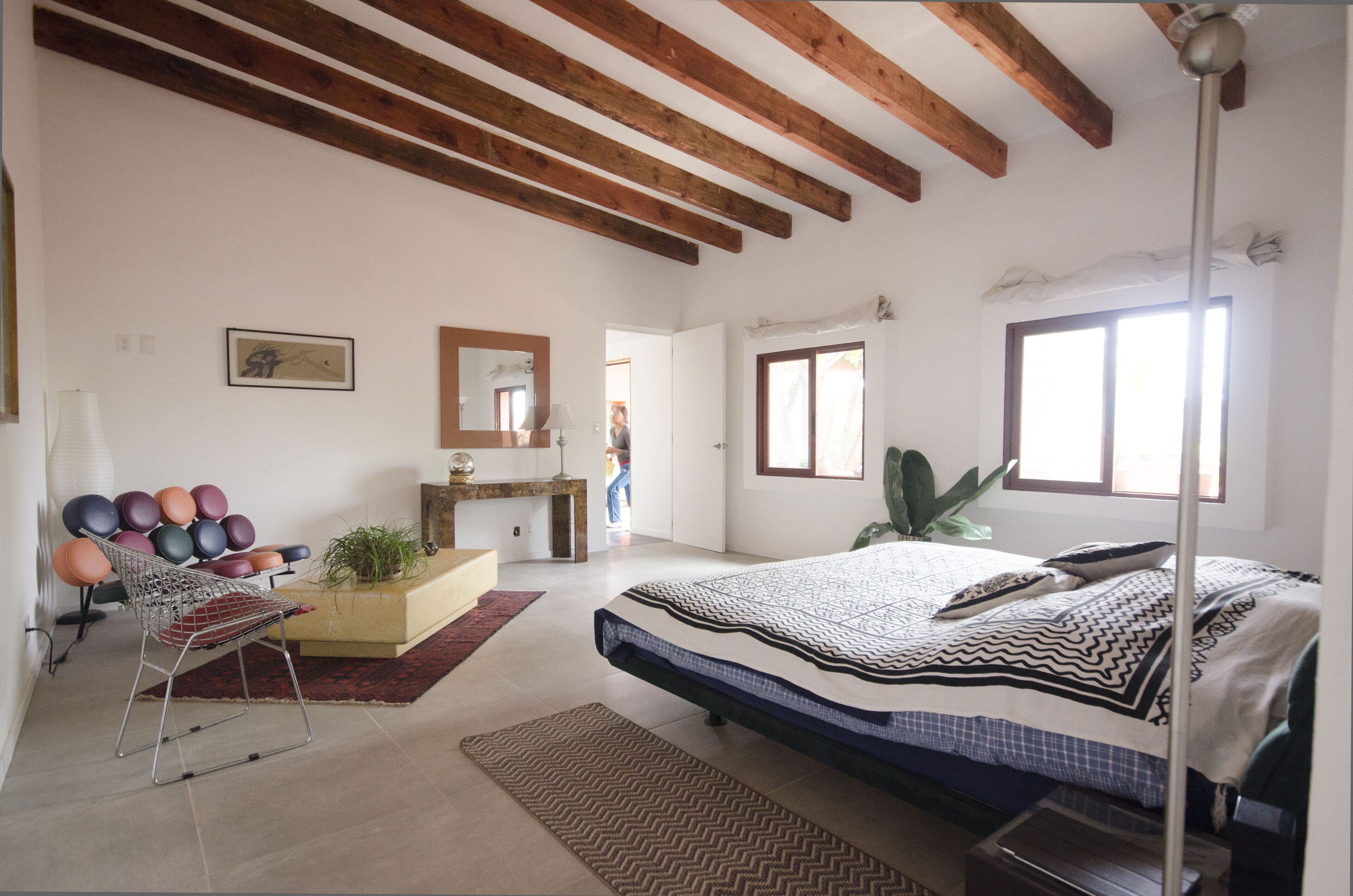 Apartment In Great Location. Ample And Comfortable. Fireplace And Terrace. Clean