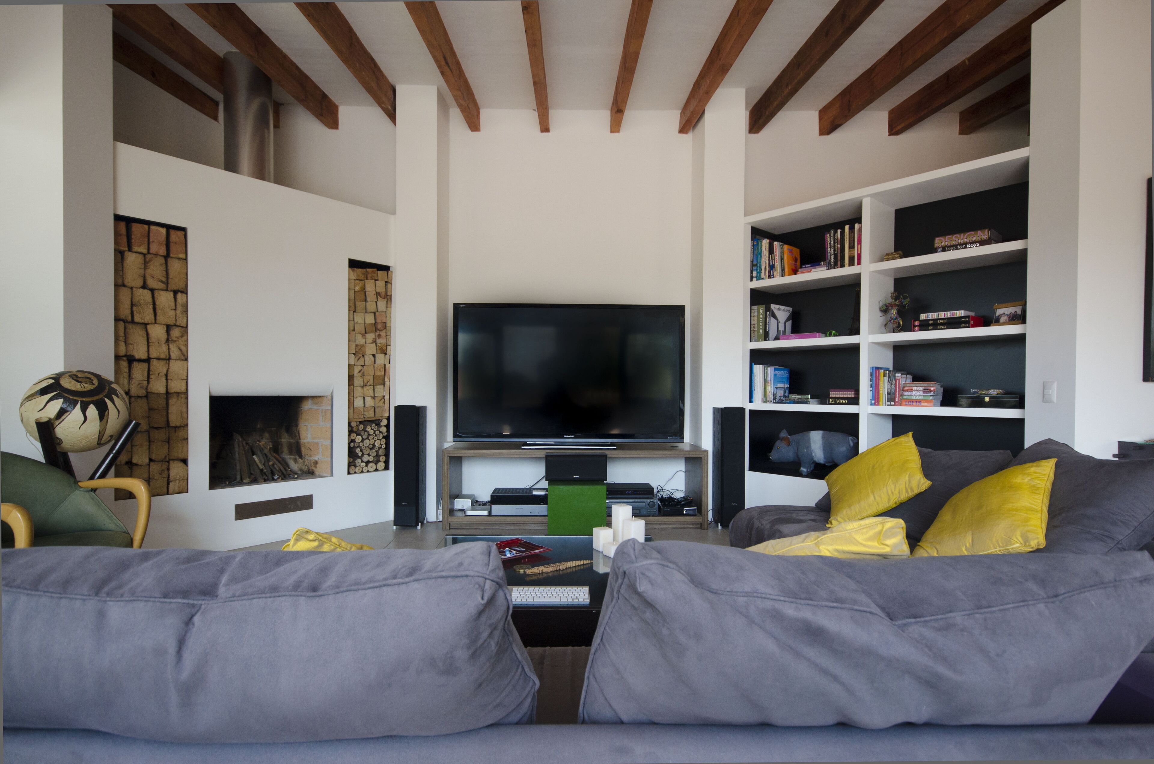 Apartment In Great Location. Ample And Comfortable. Fireplace And Terrace. Clean