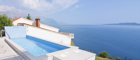 Et oppvarmet basseng