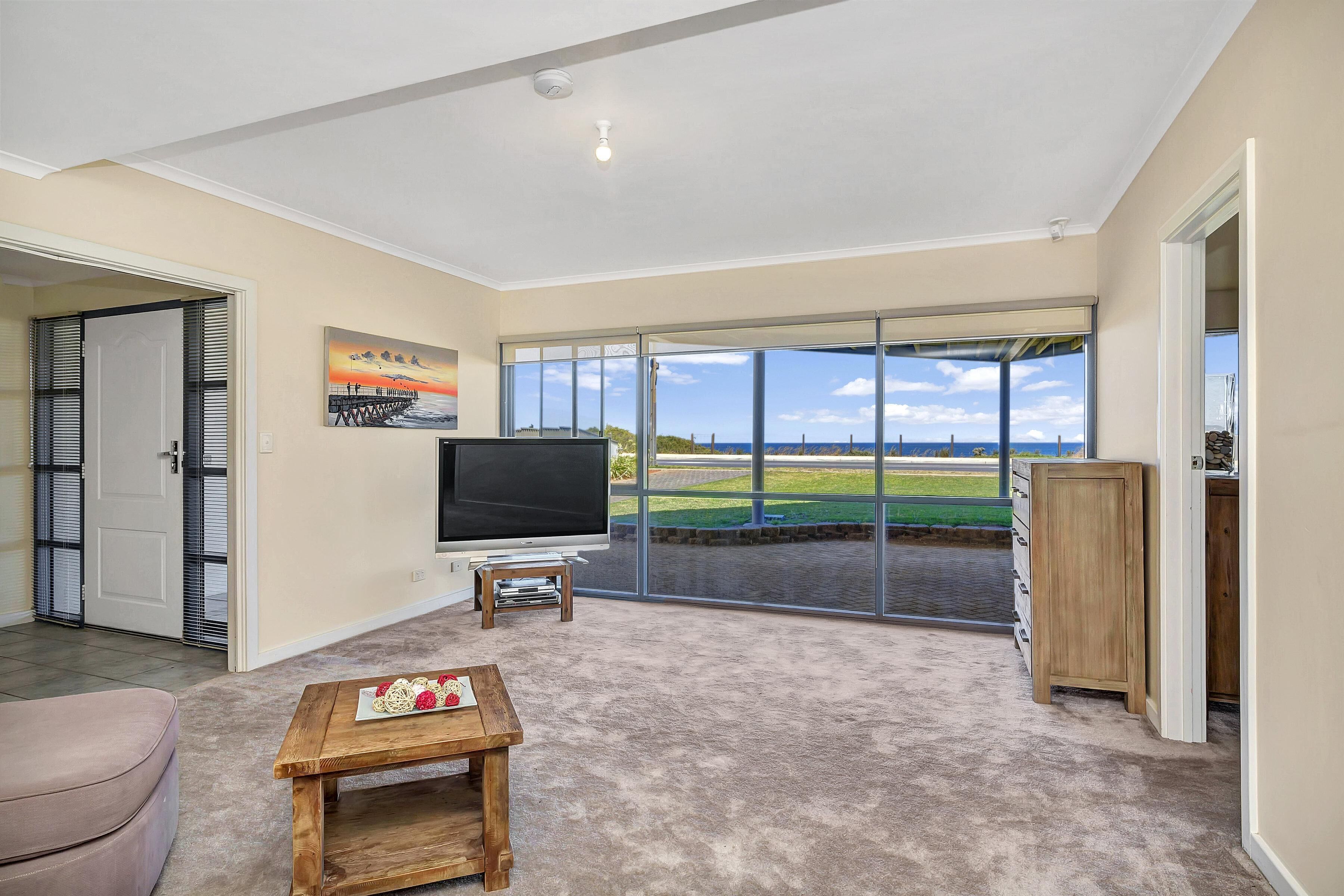 Sail Away ~ Aldinga Beach - Large and Luxurious Esplanade Home with Panoramic Sea Views — image 8