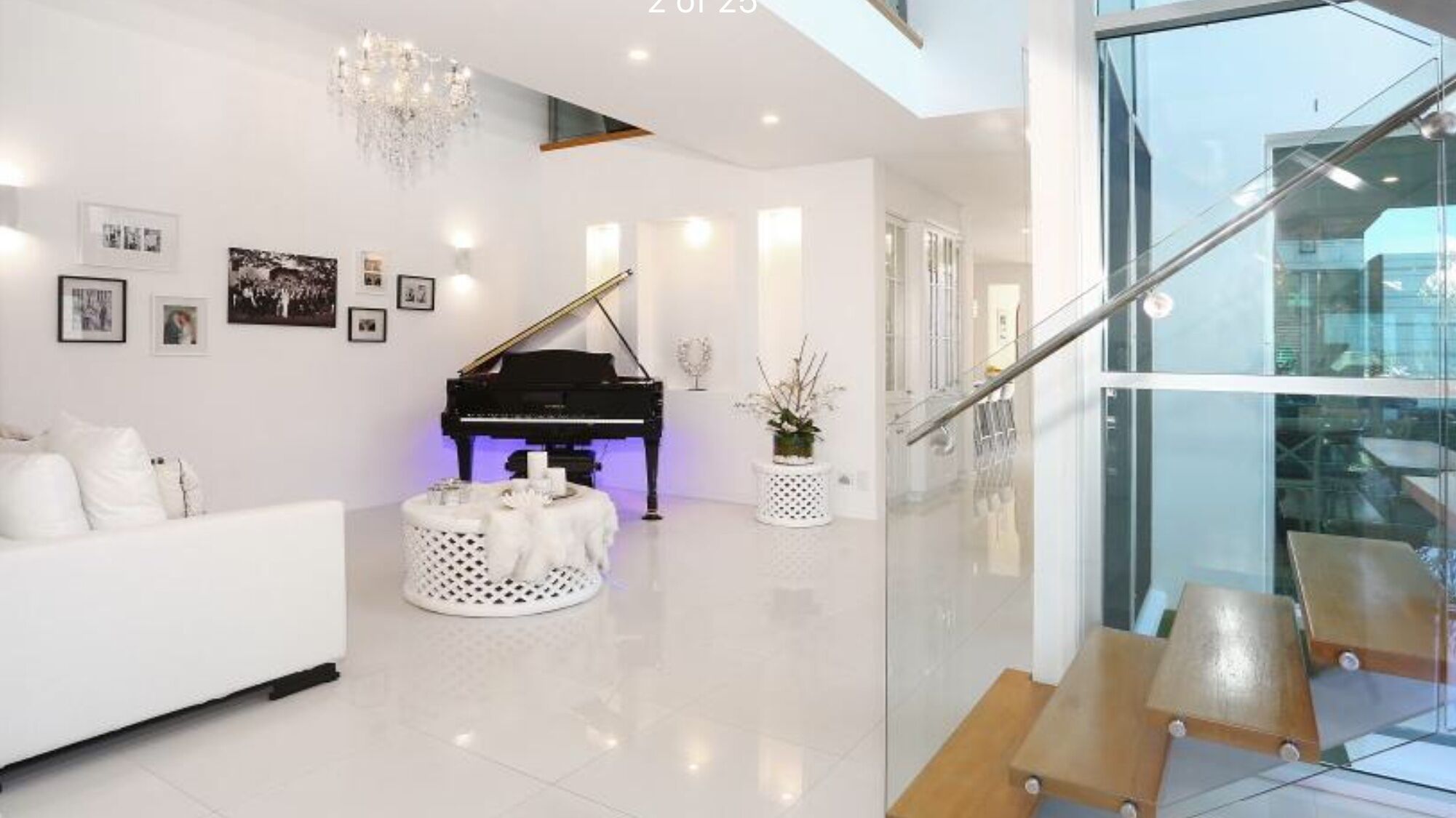 Stunning Executive 4 bedroom Duplex with pool