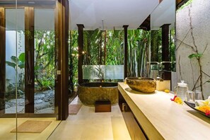 Free toiletries, hair dryer - 4BR Villa Besok (Seminyak)