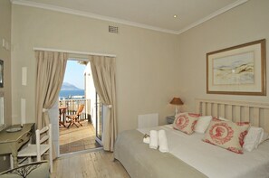 4 Schlafzimmer, Zimmersafe, Bügeleisen/Bügelbrett, WLAN