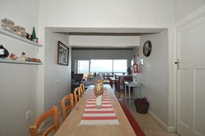 Dining - Grosvenor Villa - Tranquility at the Sea (Cape Town)