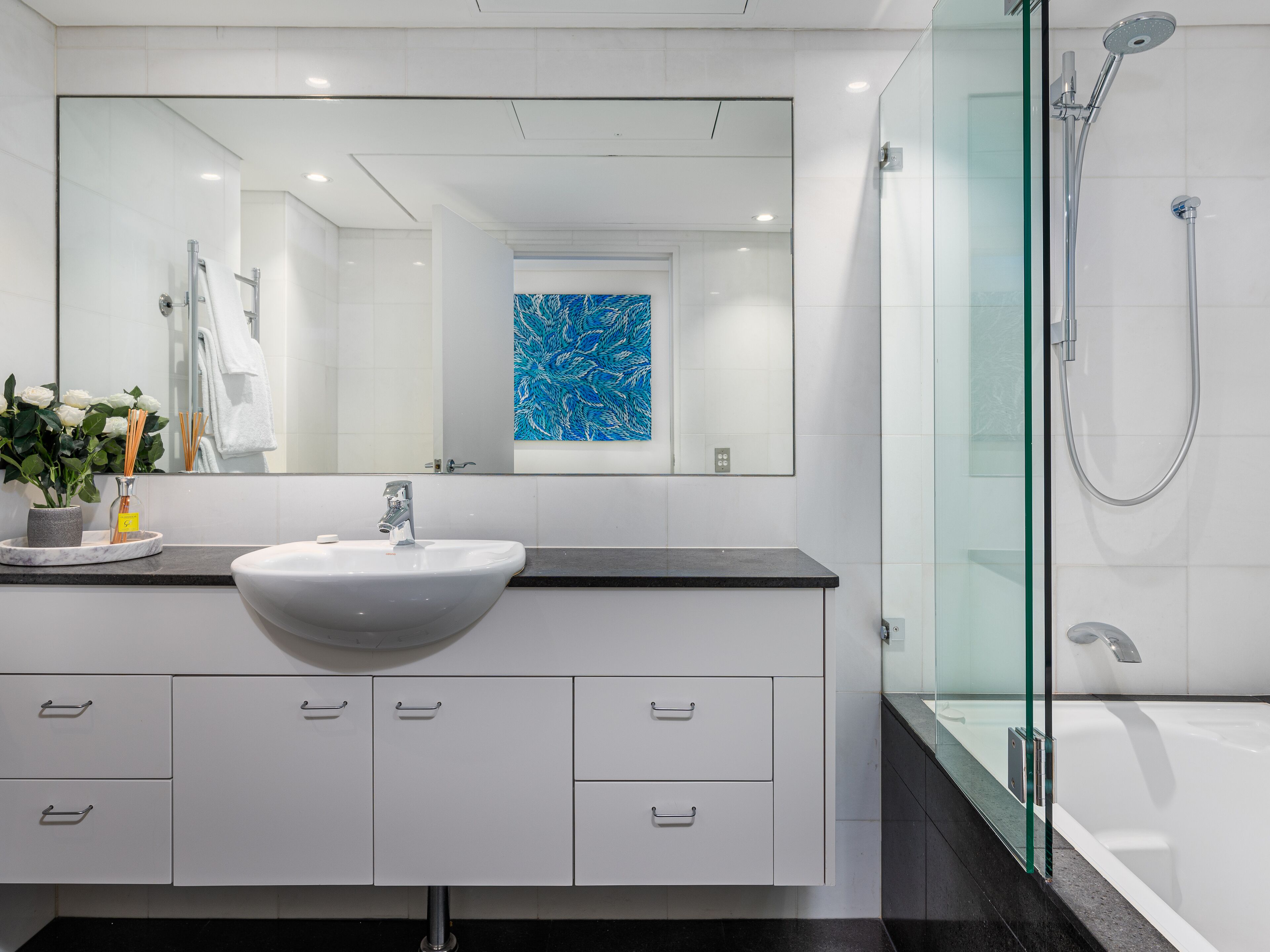 Beachside penthouse — image 8