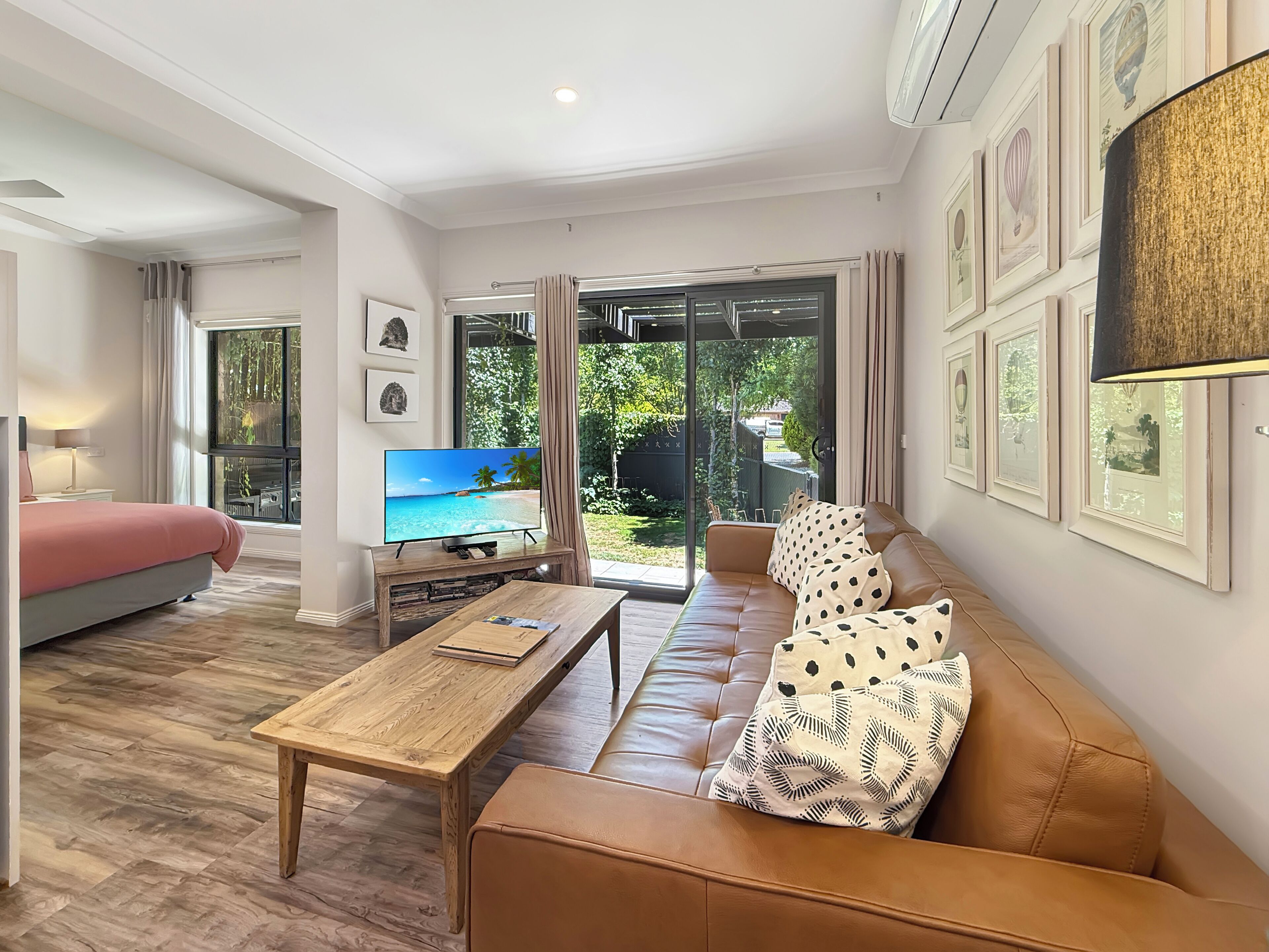 Smart-TV, DVD-spiller og filmbibliotek