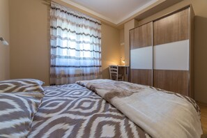 1 bedroom, desk, soundproofing, free WiFi