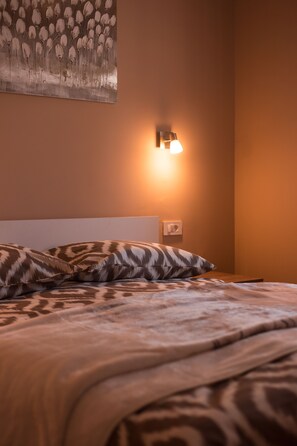 1 bedroom, desk, soundproofing, free WiFi