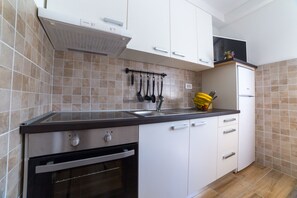 Fridge, oven, stovetop, coffee/tea maker - Apartment Raspolic - no.1 (Trinajstici)