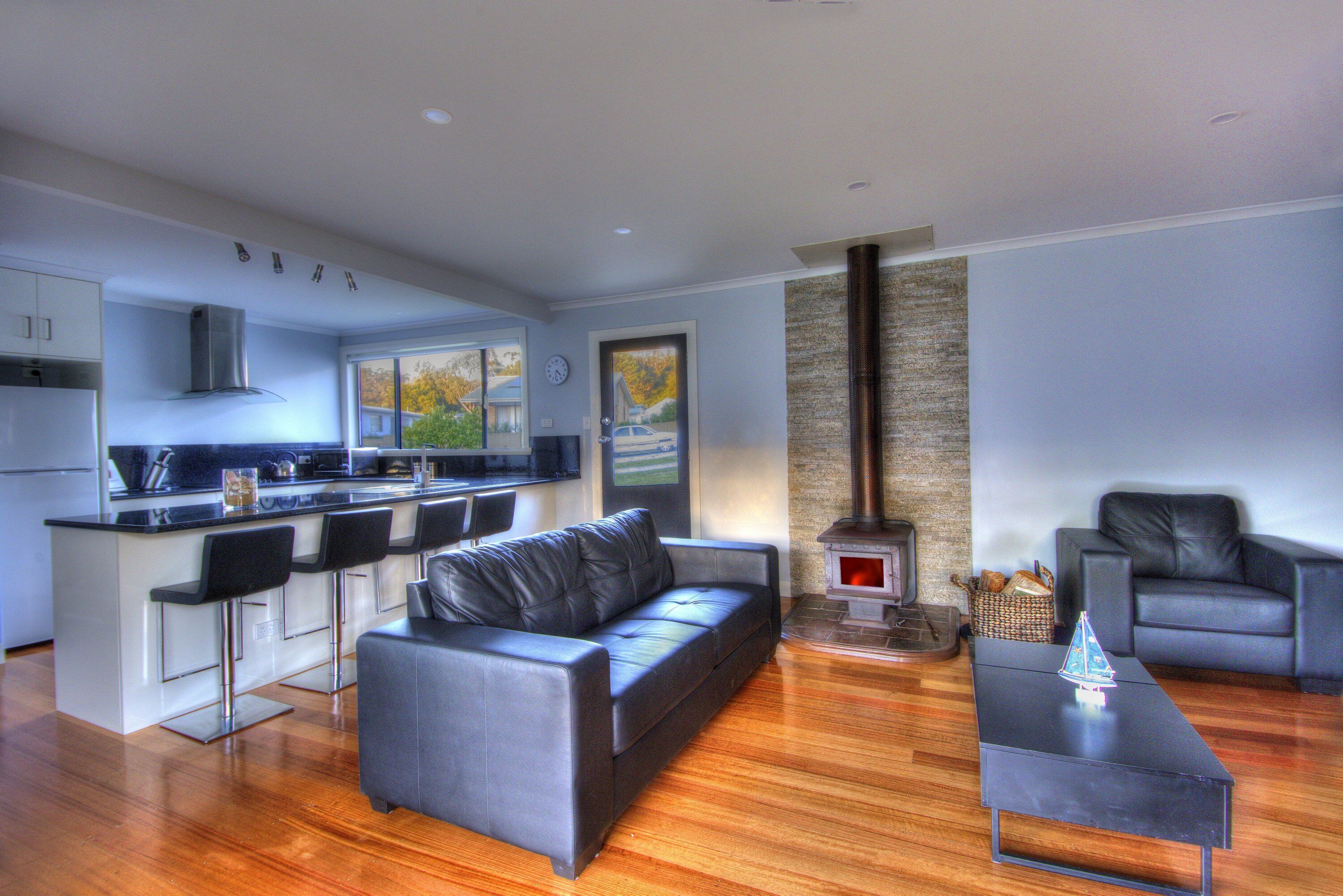 Located in the heart of Coles Bay, 2 minute walk to beach. Fireplace