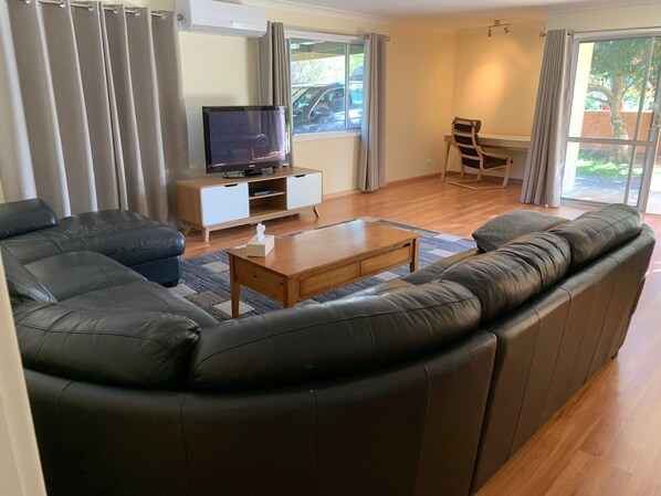 Smart TV, DVD player