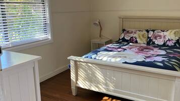 3 bedrooms, desk, iron/ironing board, WiFi