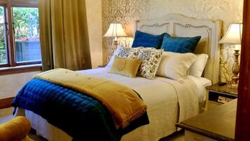 4 slaapkamers, geluiddichte muren, een strijkplank/strijkijzer, wifi