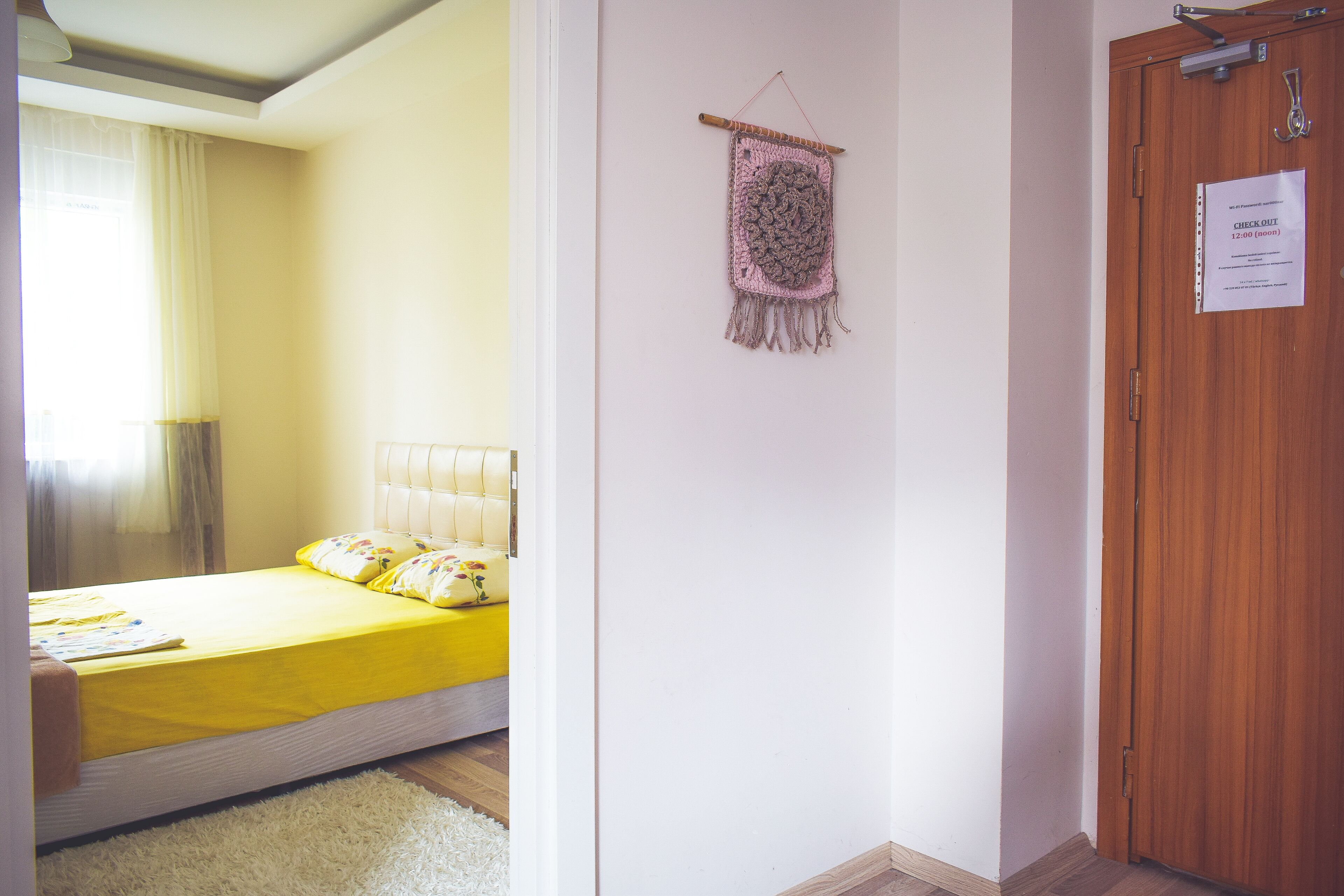 Spacious 1 bedroom with pool and mountain view