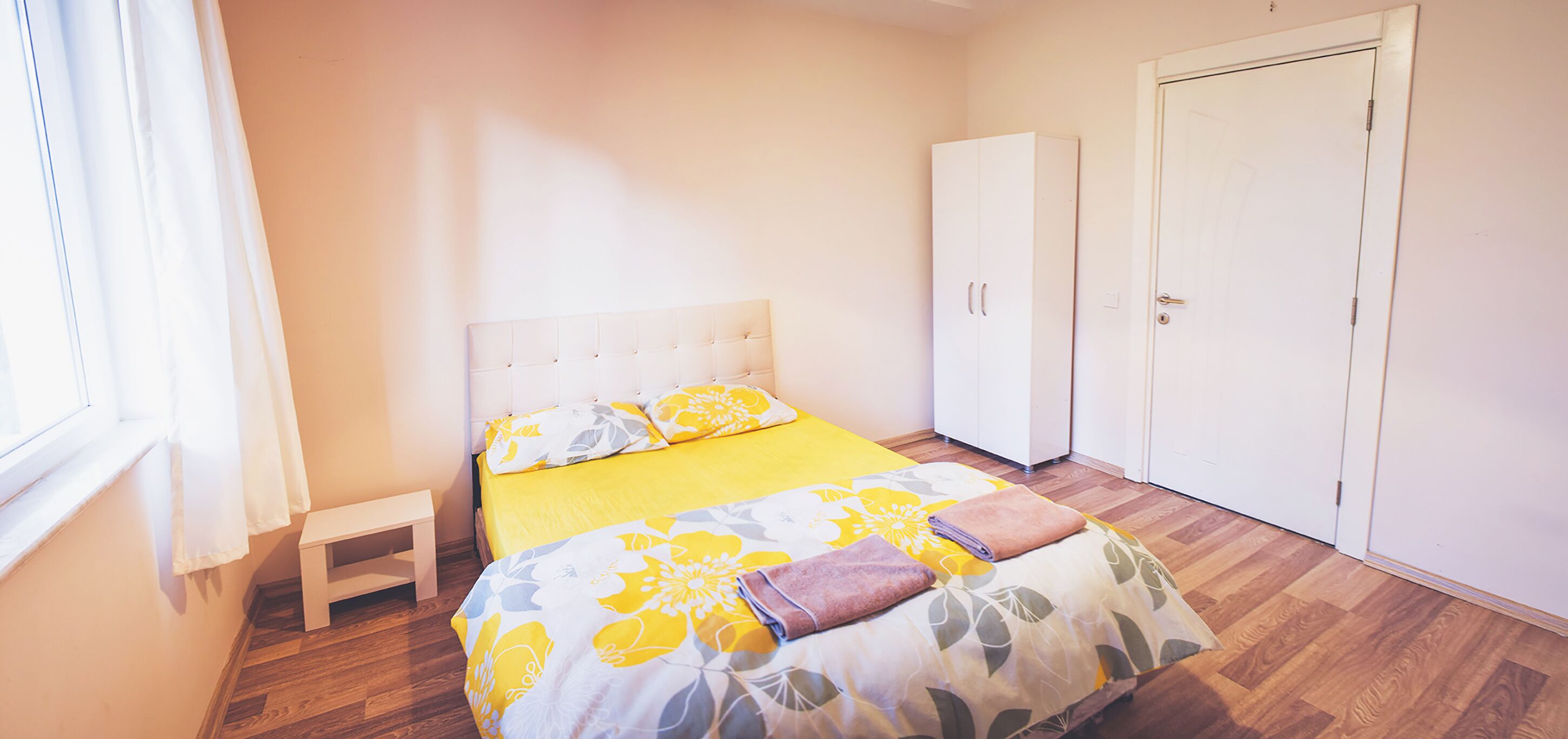 Spacious 1 bedroom with pool and mountain view