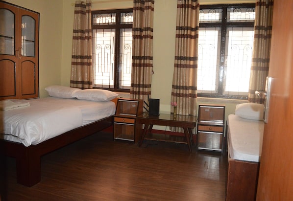 2 bedrooms, desk, iron/ironing board, free WiFi