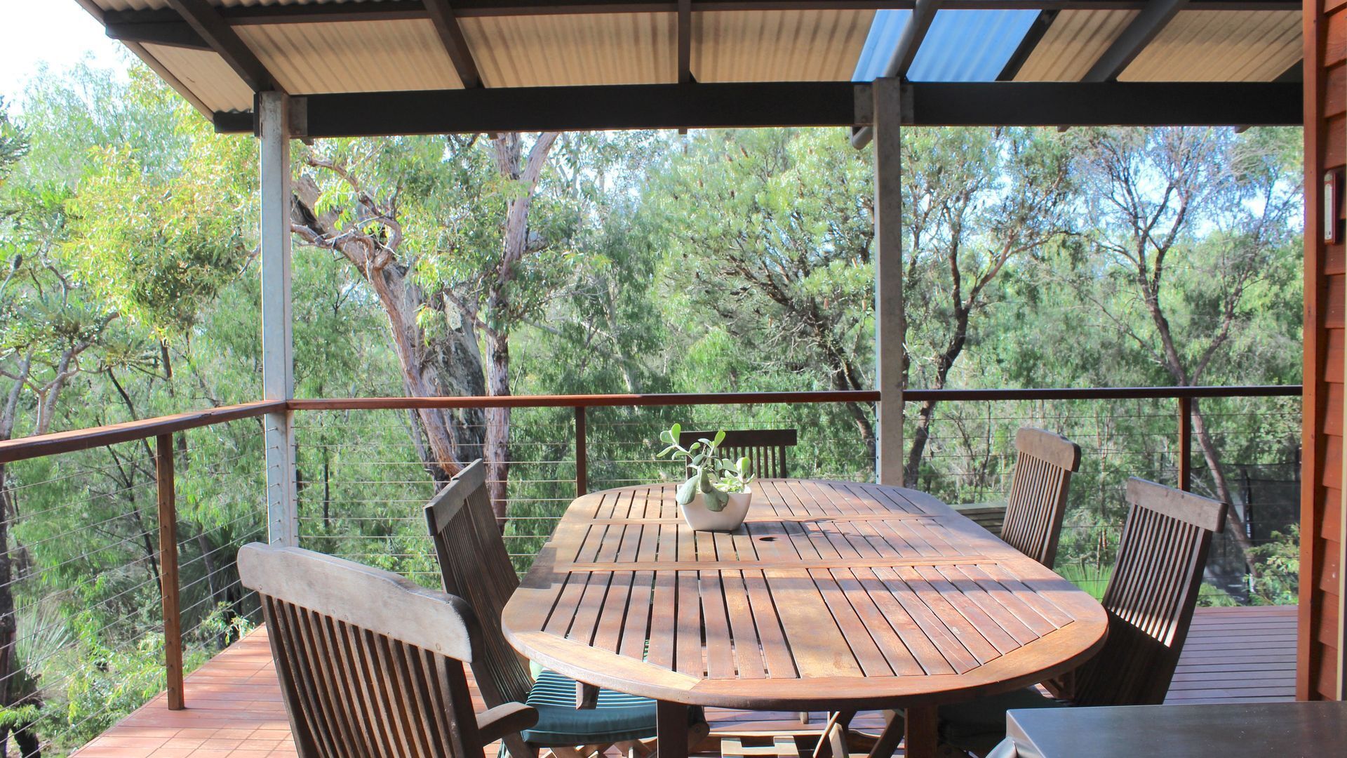 Orchid House - treetop views close to beach — image 14