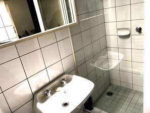Handtücher, Seife, Shampoo, Toilettenpapier