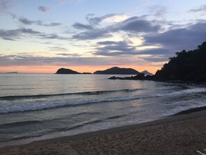 On the beach - Barra do Sahy (North Shore) - "Walk in the sand" (Praia Barra do Sahy)