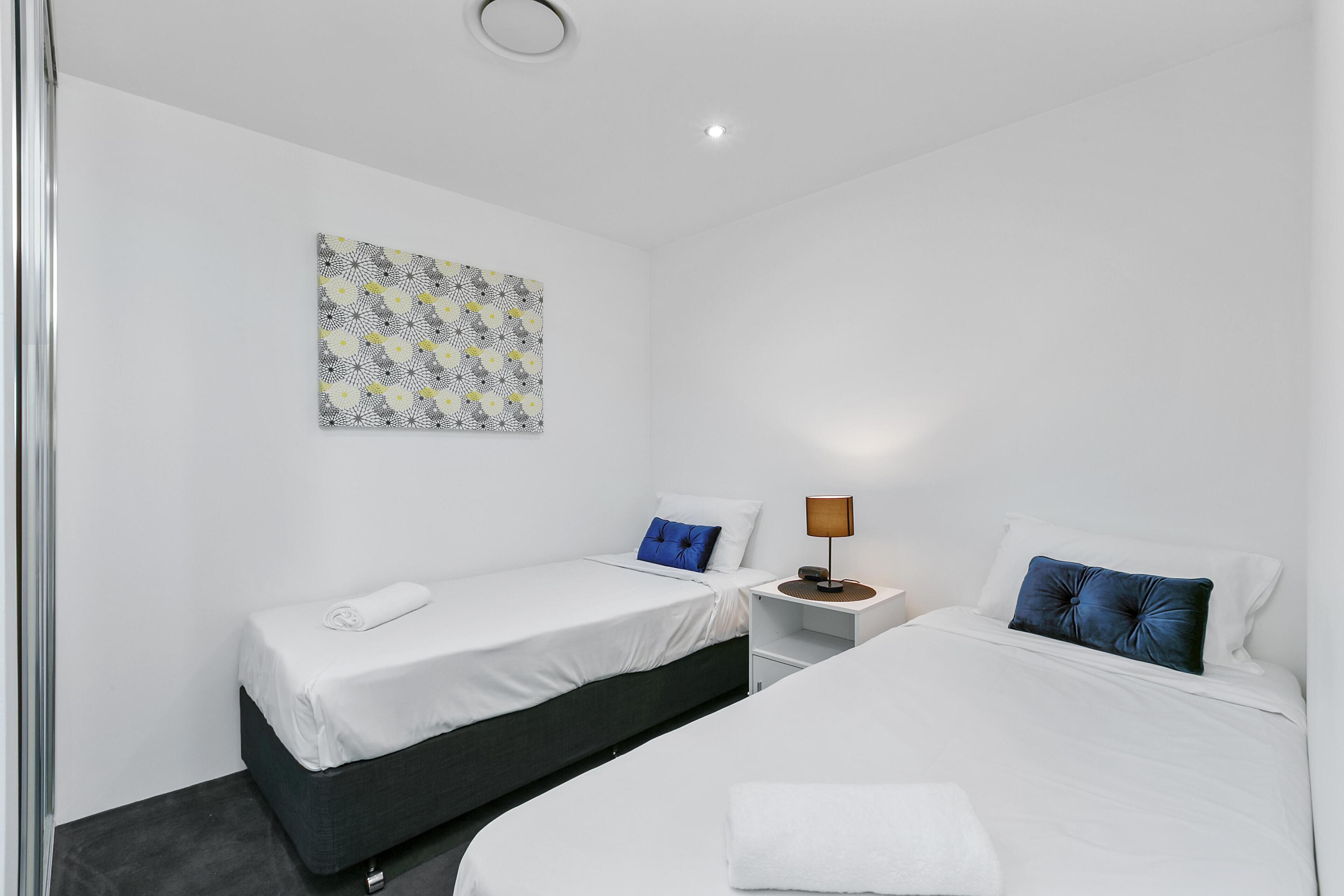 Circle on Cavill – 3 Bedroom City Views — Q Stay — image 14