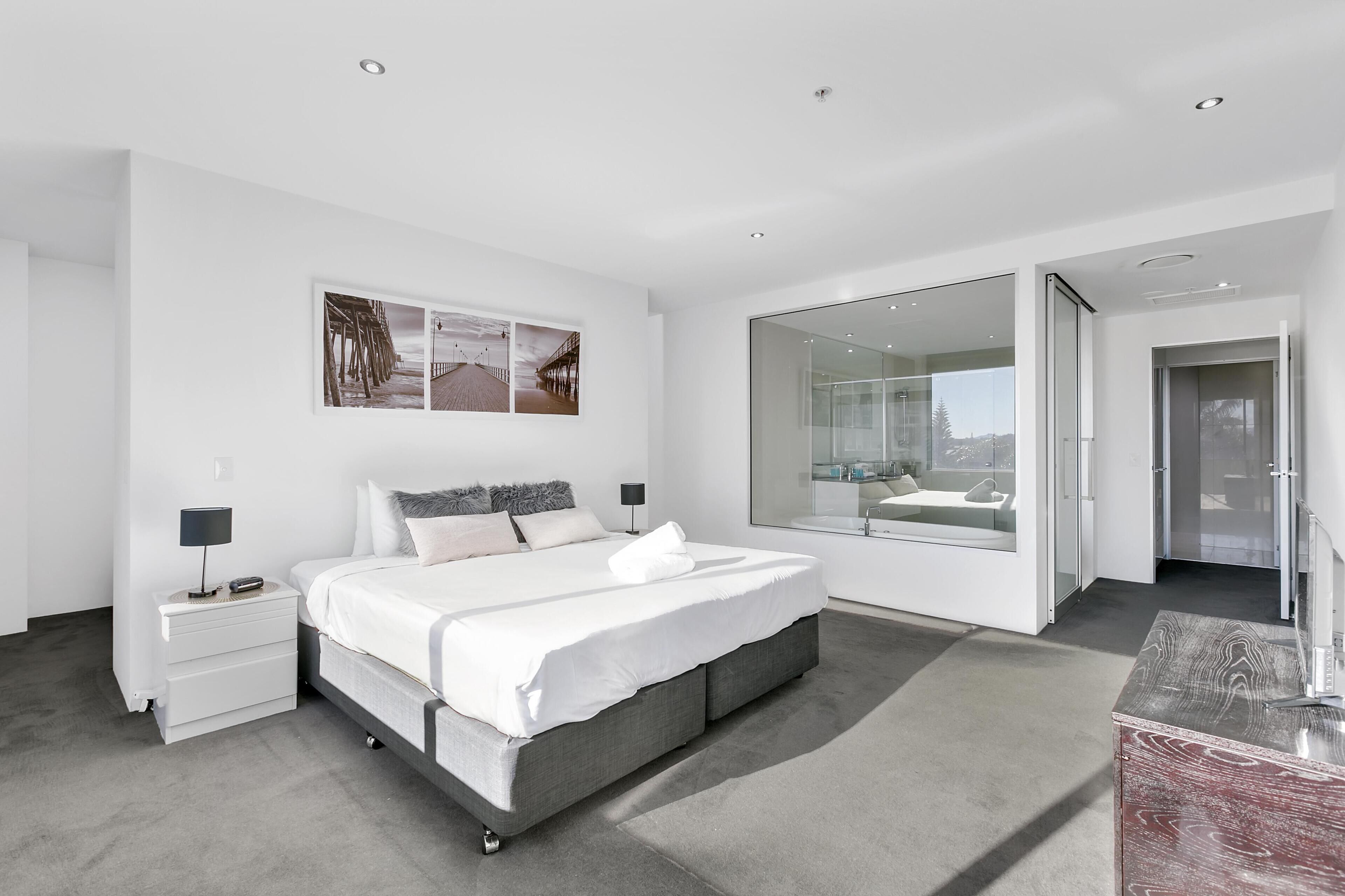 Circle on Cavill – 3 Bedroom City Views — Q Stay — image 9