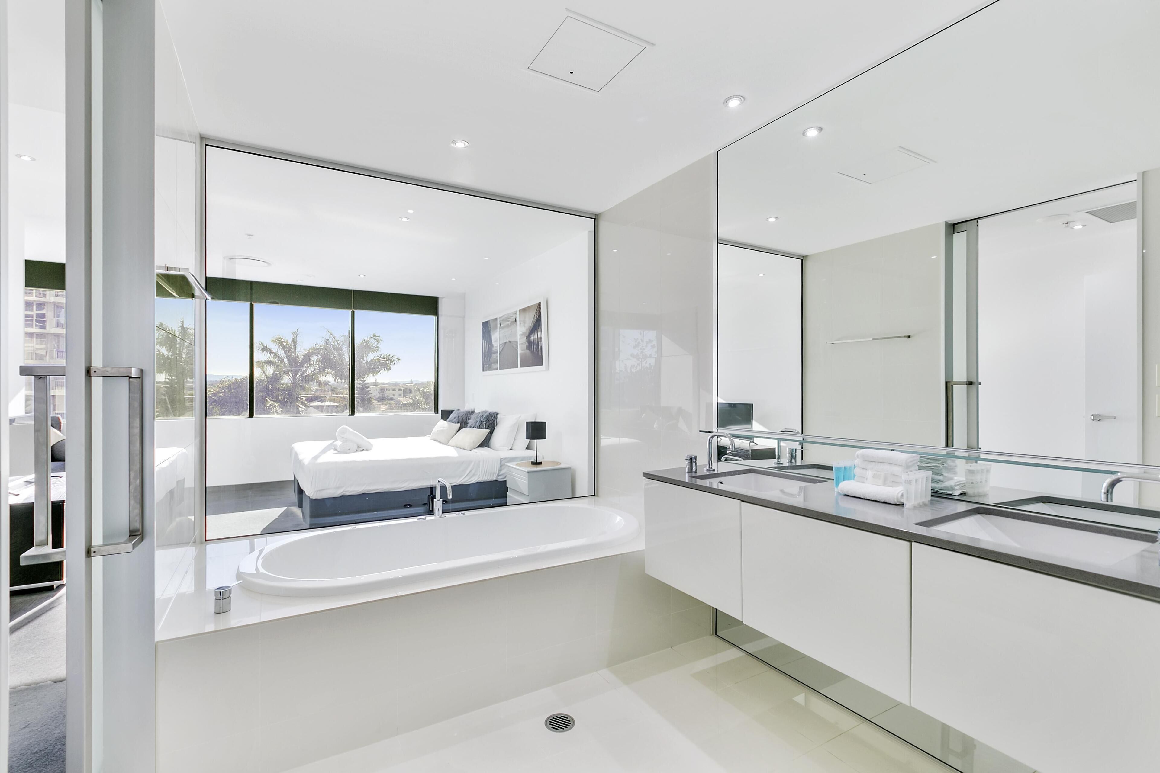 Circle on Cavill – 3 Bedroom City Views — Q Stay — image 10