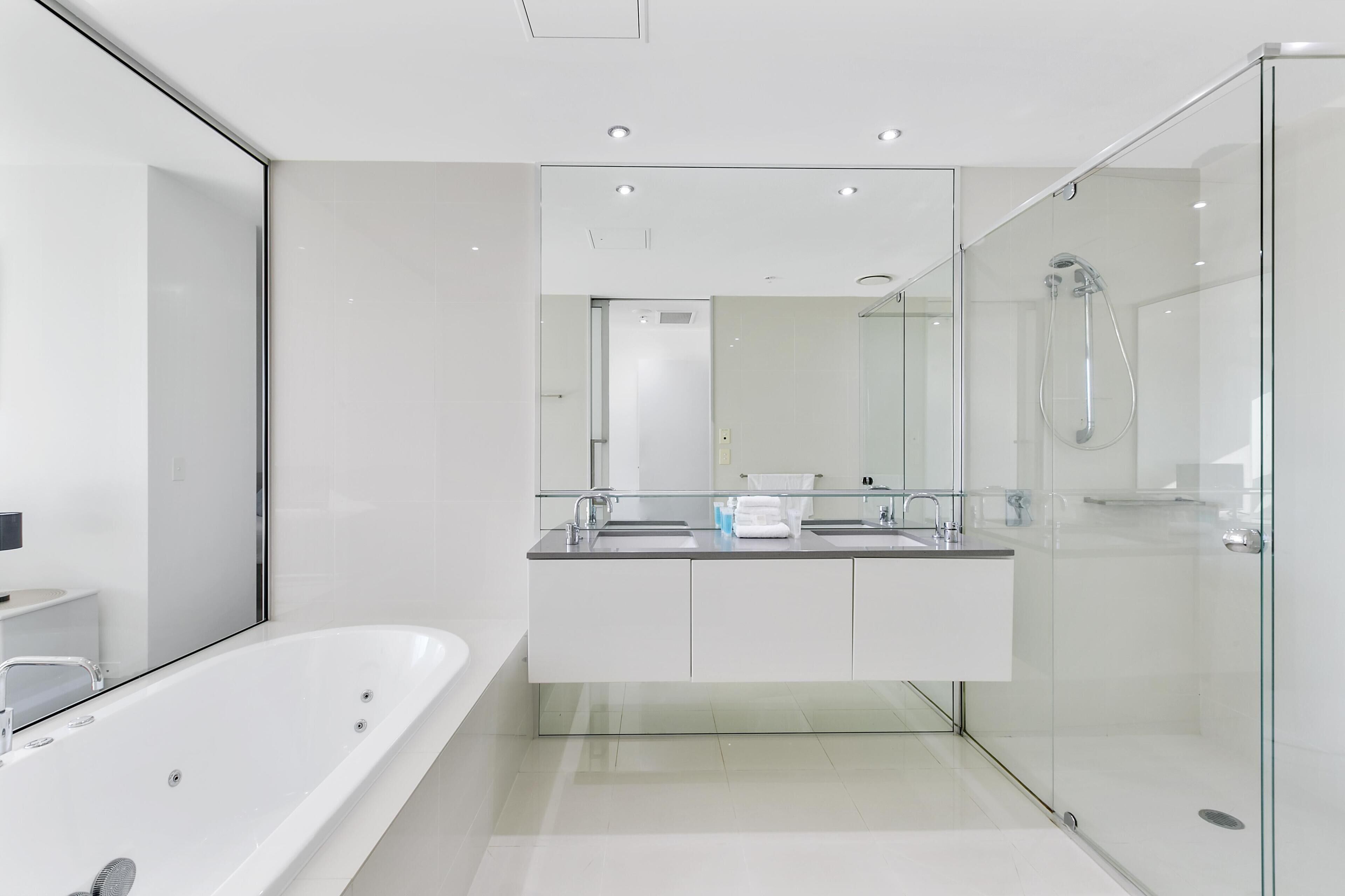 Circle on Cavill – 3 Bedroom City Views — Q Stay — image 11