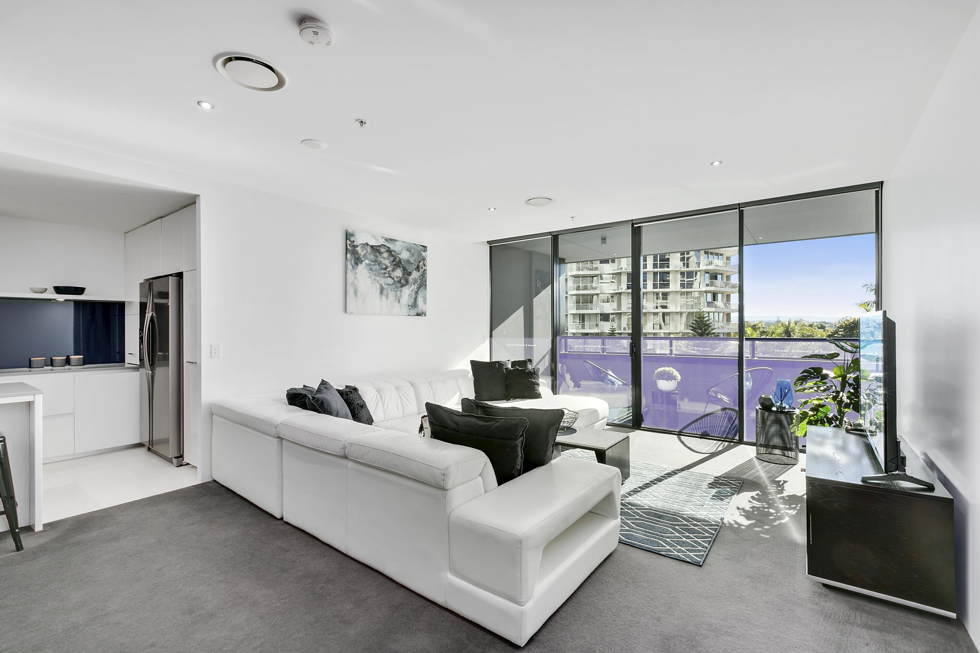 Circle on Cavill – 3 Bedroom City Views — Q Stay — image 7