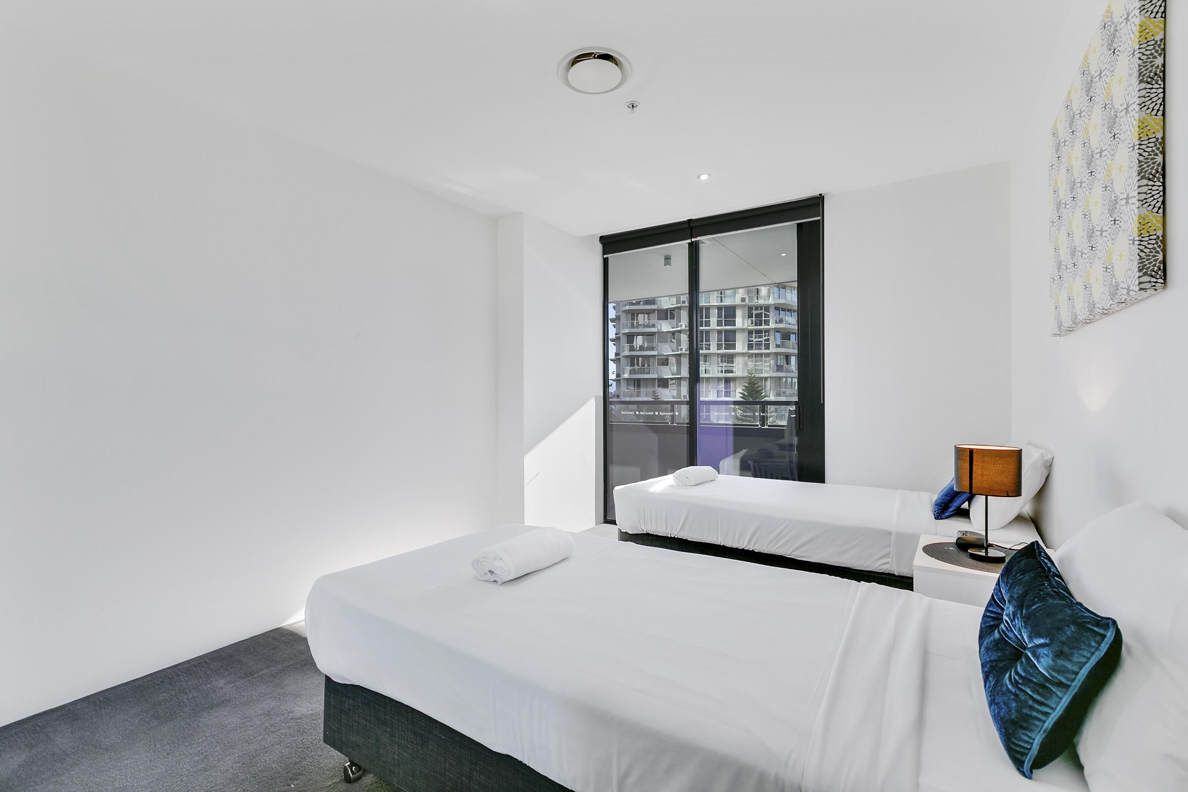 Circle on Cavill – 3 Bedroom City Views — Q Stay — image 12