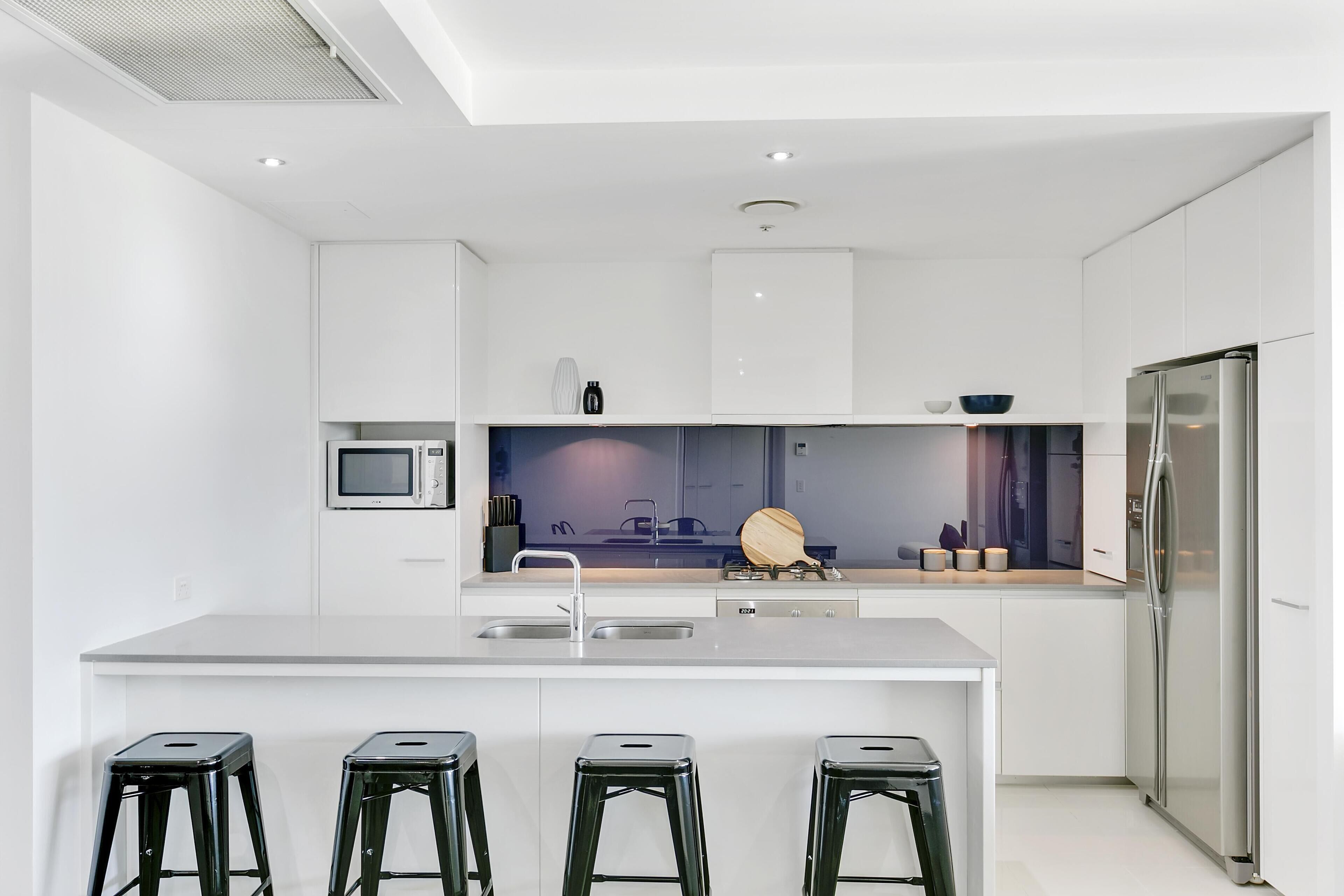 Circle on Cavill – 3 Bedroom City Views — Q Stay — image 5