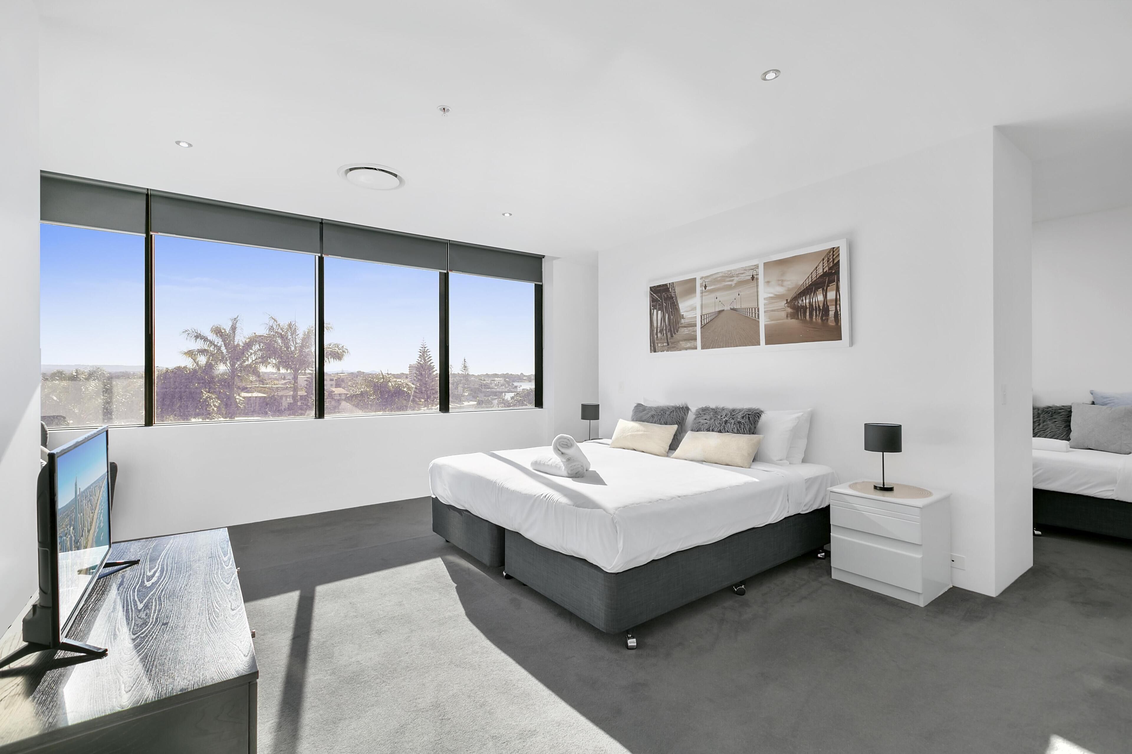 Circle on Cavill – 3 Bedroom City Views — Q Stay — image 8