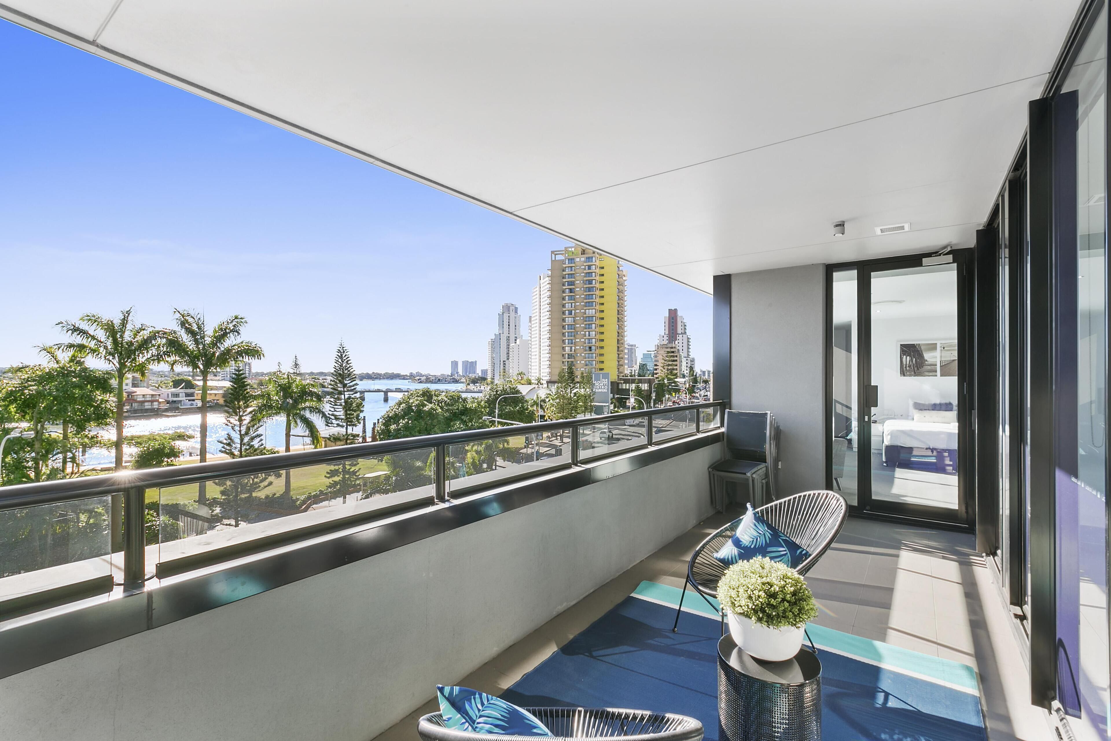 Circle on Cavill – 3 Bedroom City Views — Q Stay — image 15