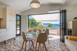 Outdoor dining - Apartment Barbara_044_with the pool and a perfect sea view (Kornic)