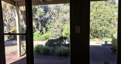 Ideal location to explore historic Strathalbyn, Wineries, good food and scenery