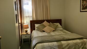 2 bedrooms, iron/ironing board, travel cot, free WiFi
