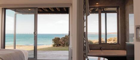 3 bedrooms, iron/ironing board, bed sheets