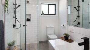Shower - Wanderlust @ Bodhi  3 bedroom (Daylesford)