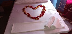 4 bedrooms, iron/ironing board, WiFi, bed sheets - home away from home - private rooms in a homestay set up. (Mombasa)