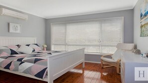 4 bedrooms, iron/ironing board, bed sheets