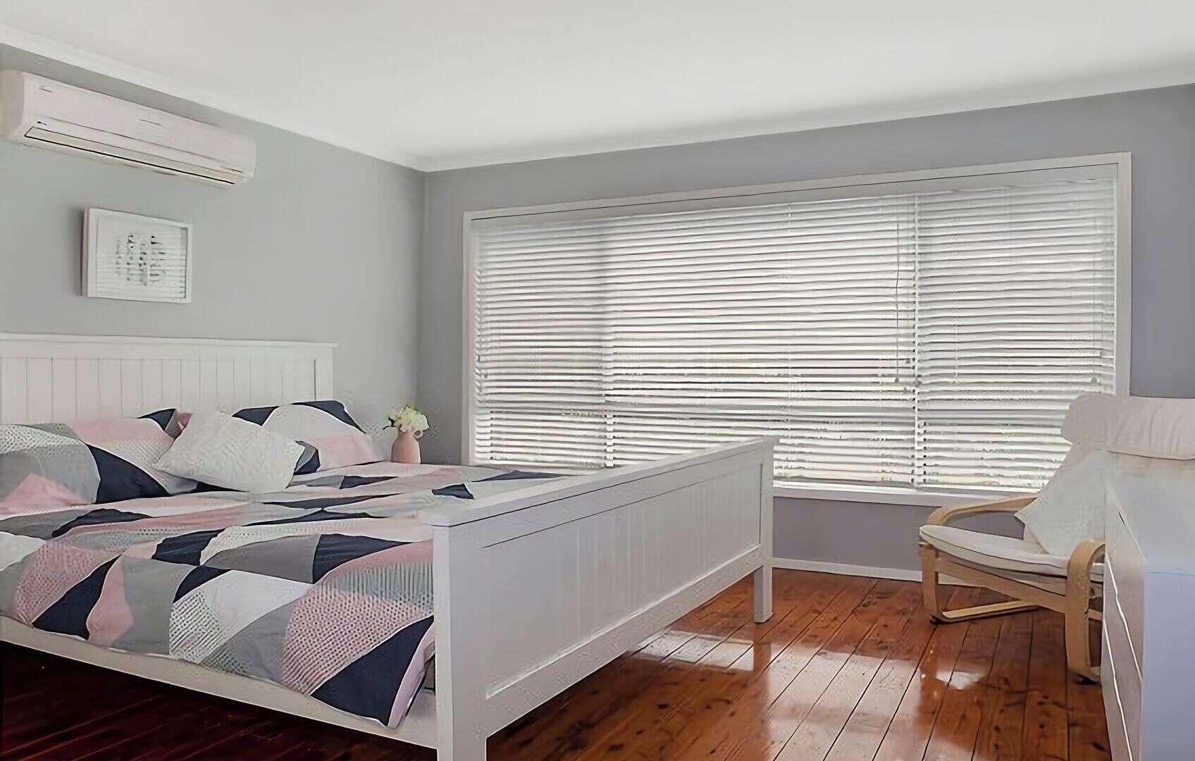 4 bedrooms, iron/ironing board, bed sheets