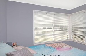4 bedrooms, iron/ironing board, bed sheets