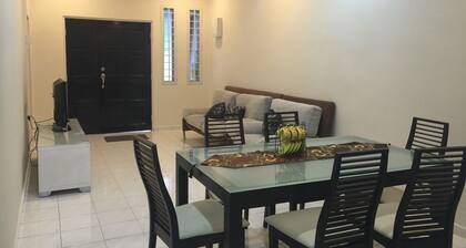 Jiaxin Homestay家馨民宿JBPuteriWangsa @ Ikea,Aeon,Midvalley,AustinHightWaterPark