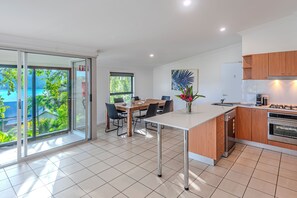 Fridge, oven, stovetop, dishwasher - Oasis 8, Beautiful Apartment on Hamilton Island (Hamilton Island)