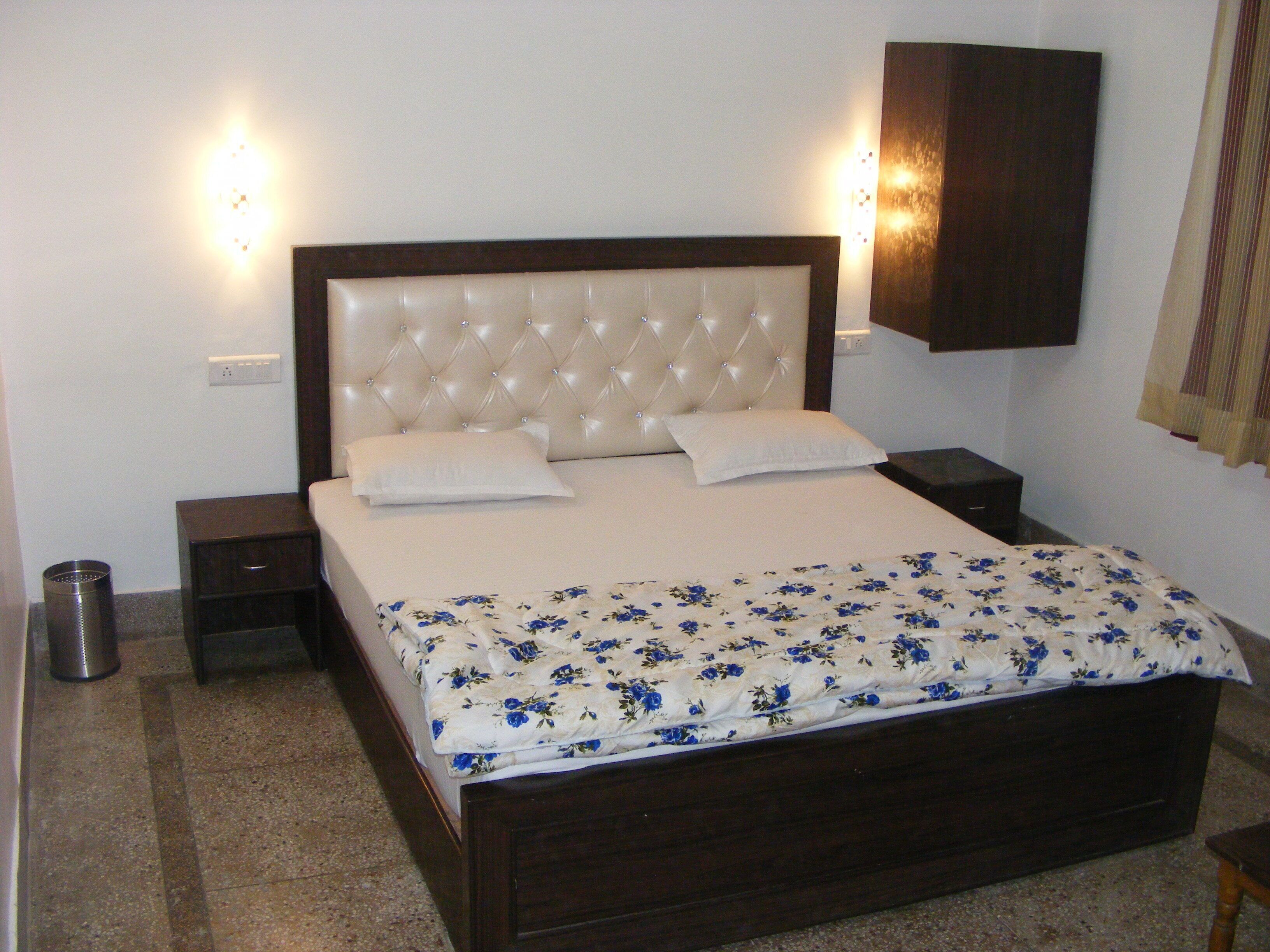 Homely  comfortable  Hotel Vacation for large and small groups/families