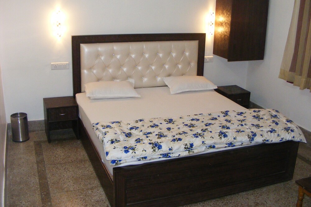 Homely comfortable Hotel Vacation for large and small groups/families
