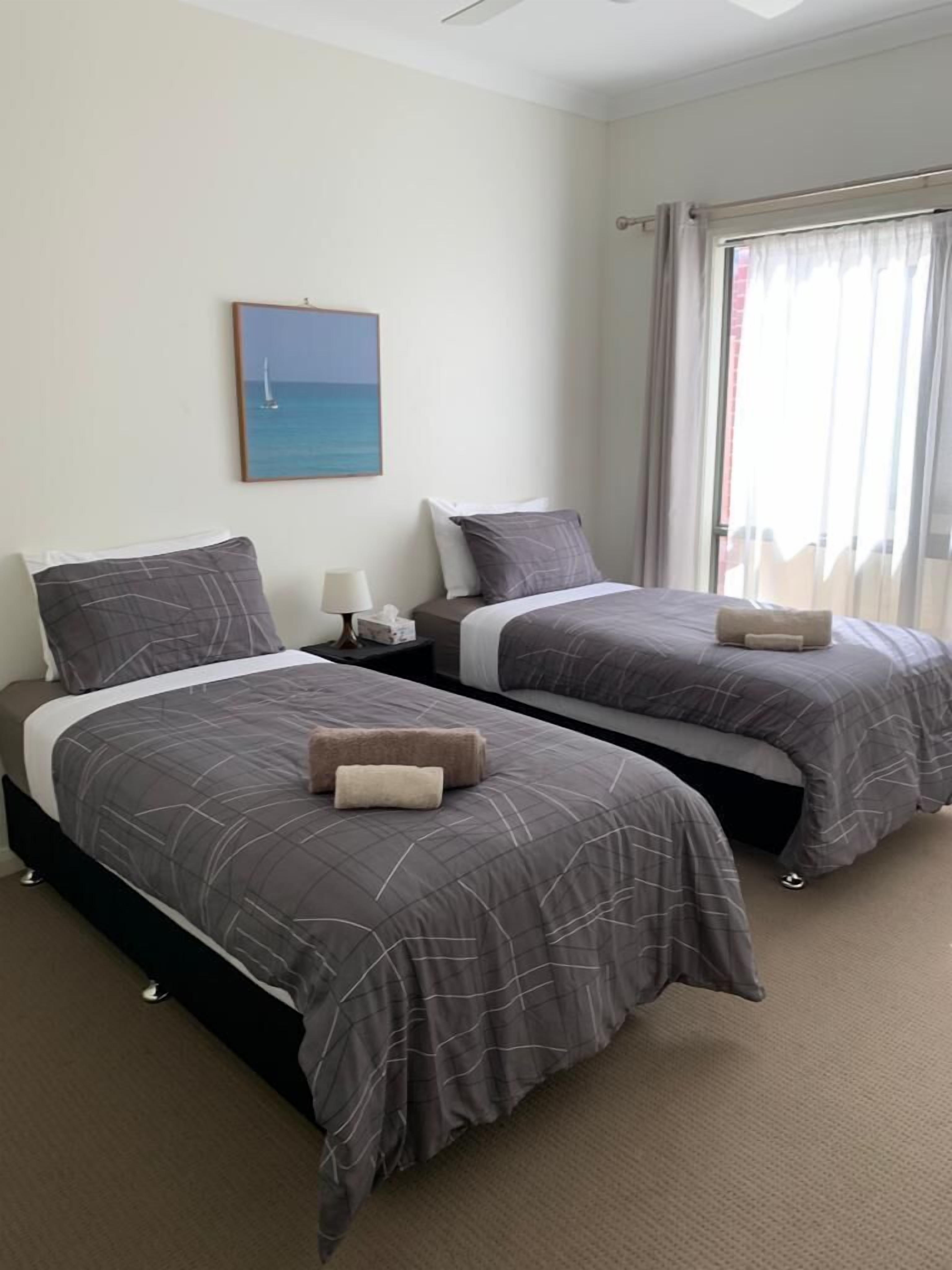 3 chambres, fer et planche à repasser, Wi-Fi, draps fournis